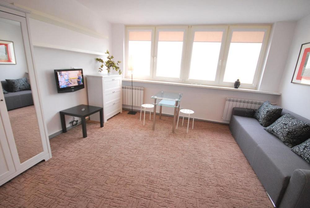 Apartment4You - Solidarnosci Warschau Kamer foto